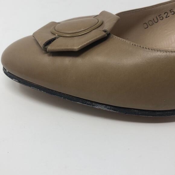 EUC Salvatore Ferragamo button front 7 1/2 heels - Picture 7 of 8